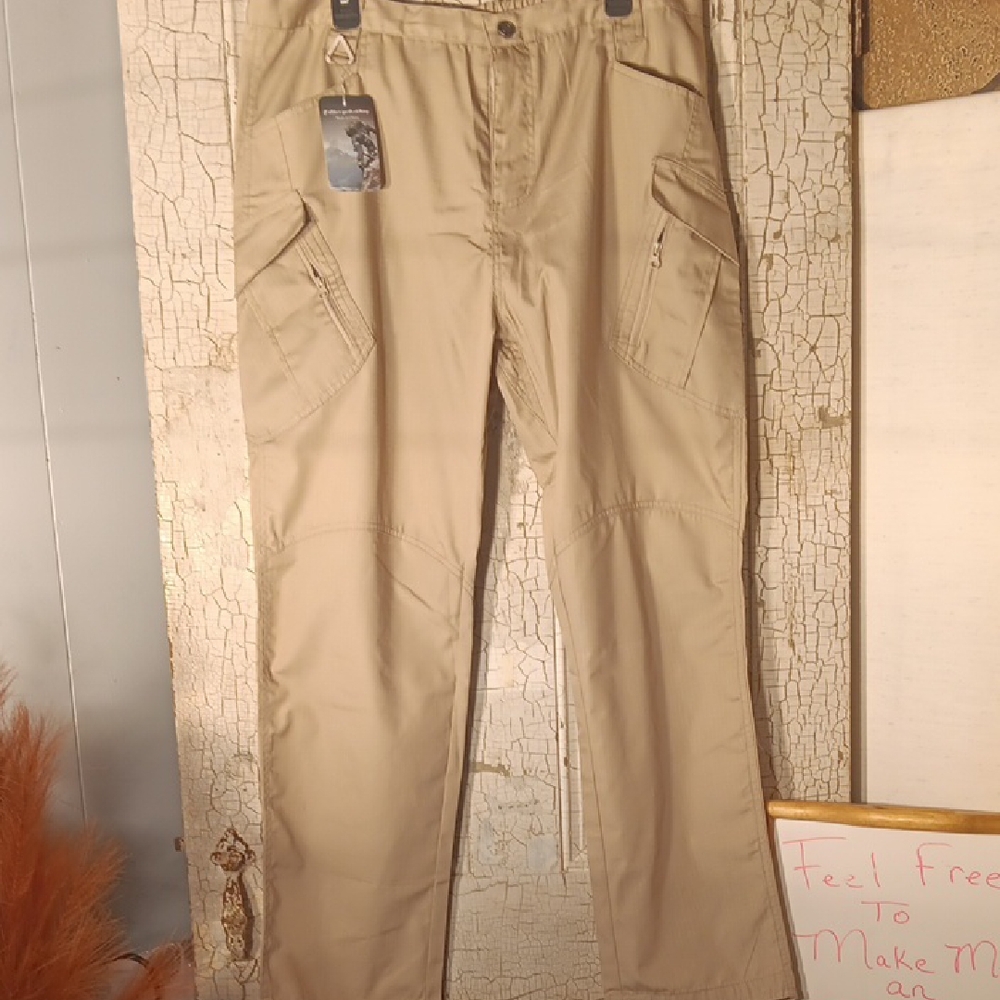 Classic Tan Cargo Pants with Straight-Leg Design